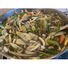 แกงลาวหน่อไม้ใส่เห็ดผึ้ง