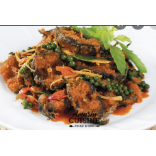 ปลาดุกทอดกรอบผัดเครื่องแกง